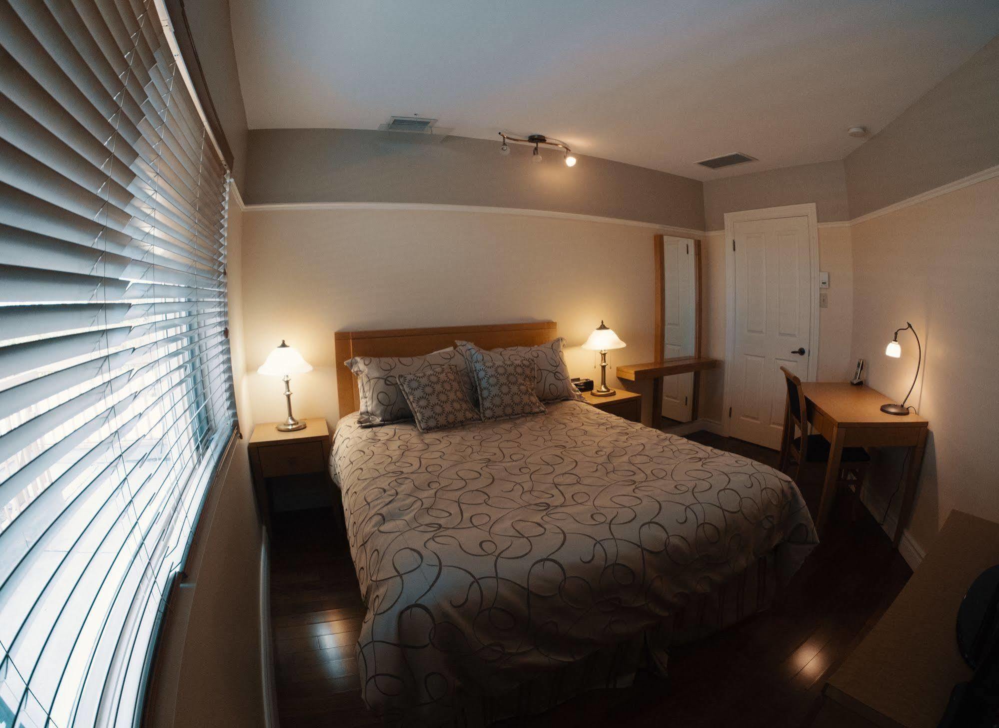 Hotel Le Voyageur Sept lles Bagian luar foto