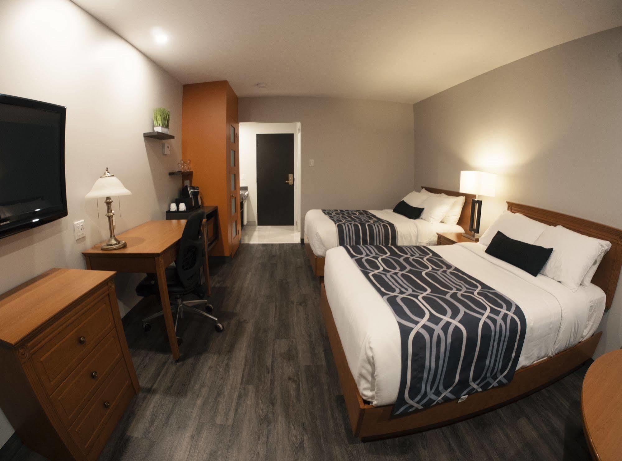 Hotel Le Voyageur Sept lles Bagian luar foto