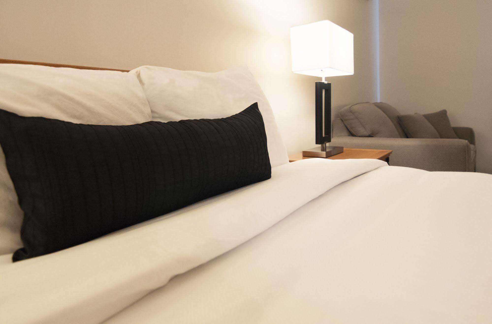 Hotel Le Voyageur Sept lles Bagian luar foto