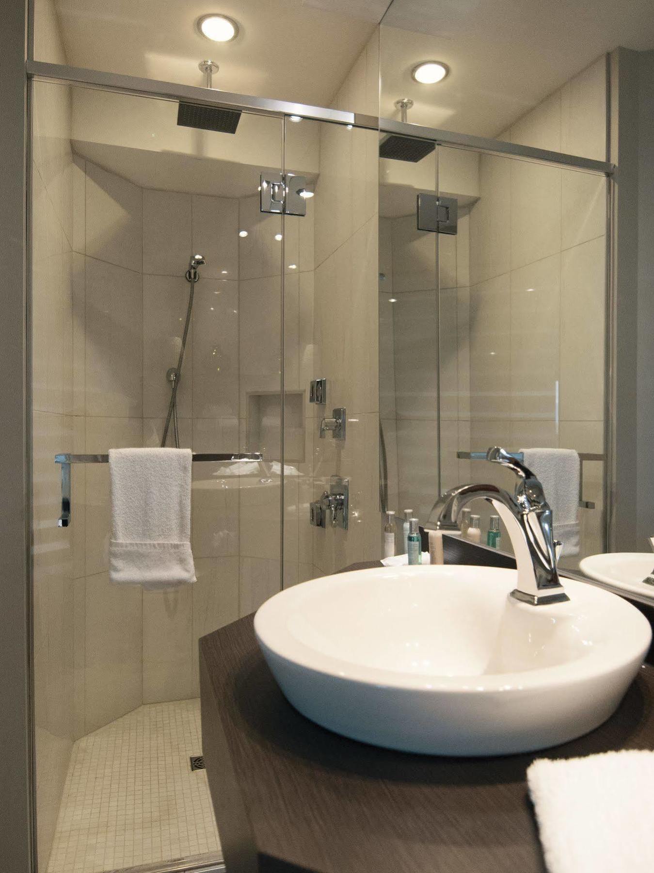 Hotel Le Voyageur Sept lles Bagian luar foto