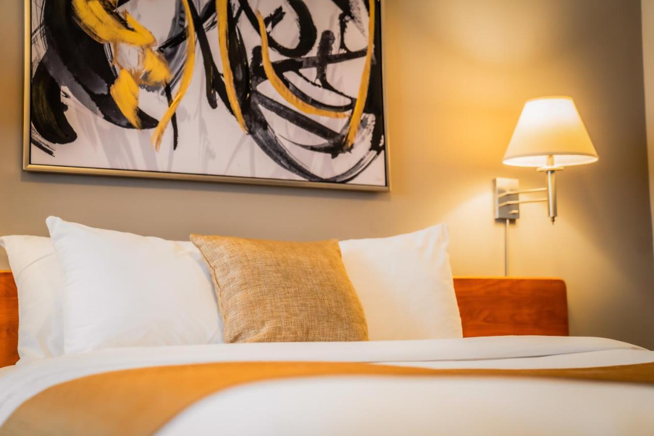 Hotel Le Voyageur Sept lles Bagian luar foto